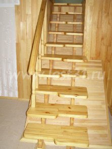 Деревянная лестница на двух косоурах 08-01