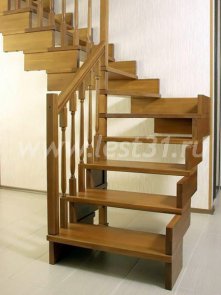 Деревянная лестница на второй этаж 09-01