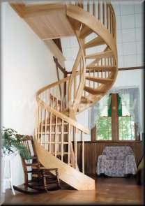 Винтовая лестница из дерева 09-03
