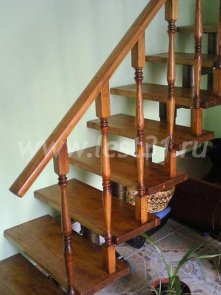 Компактная лестница на второй этаж 14-01